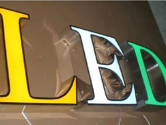 福鼎介绍LED招牌的基础知识。